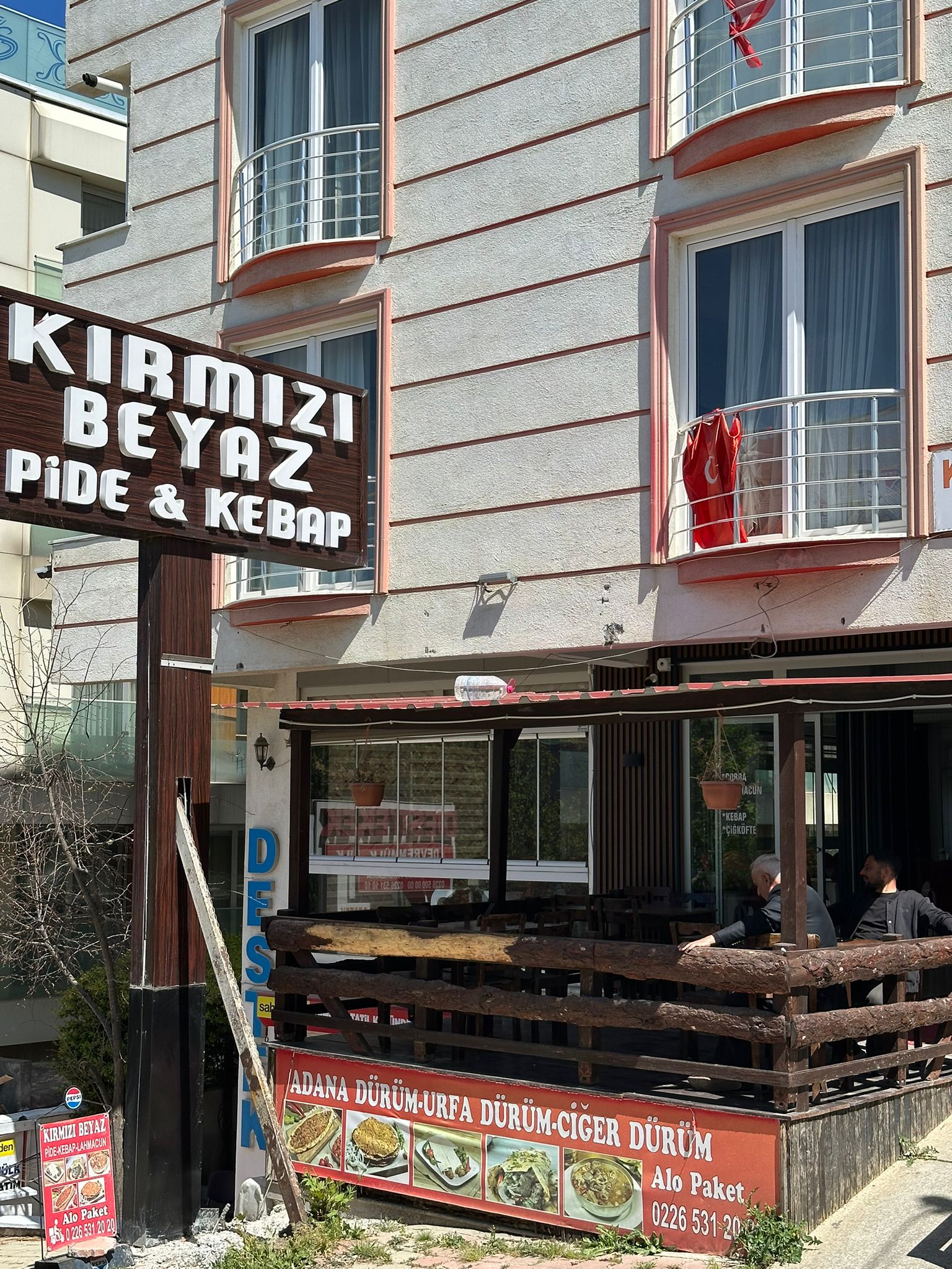 Kırmızı Beyaz Pide Kebap 